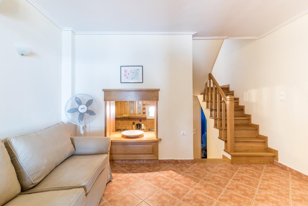 Golden Sand Apartments Vromonerion Номер фото